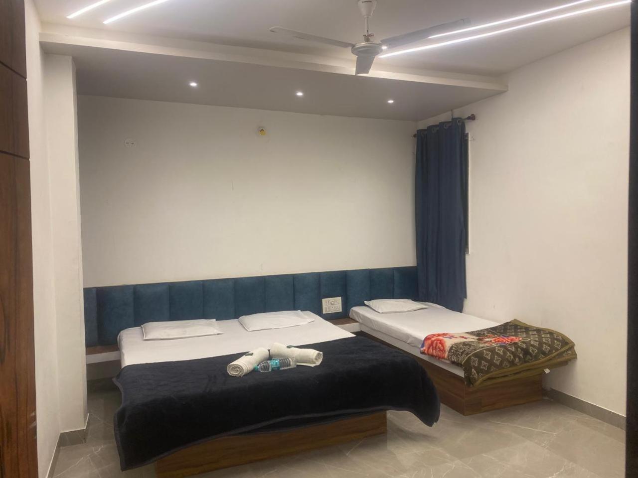 Maharaja Guest House Nashikkar Akalkot Buitenkant foto