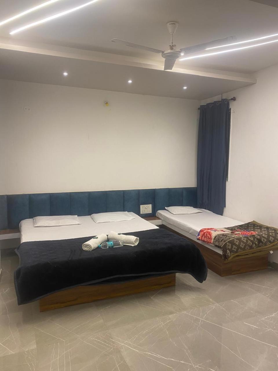 Maharaja Guest House Nashikkar Akalkot Buitenkant foto