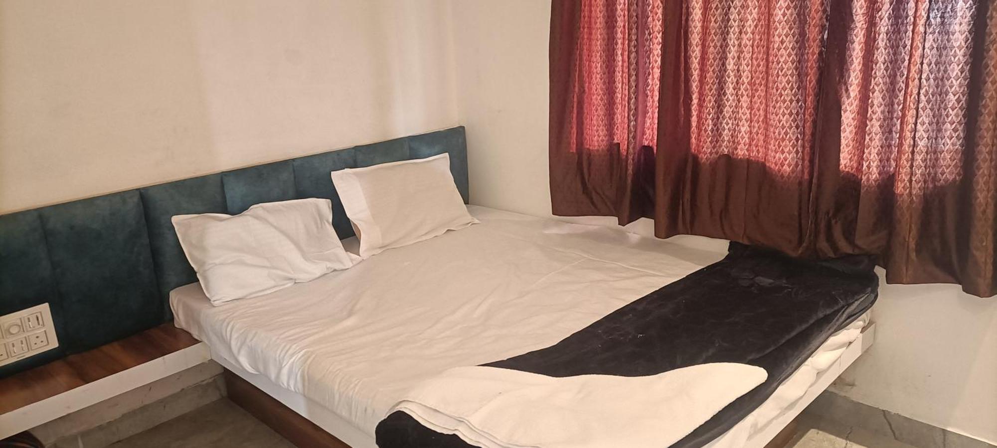 Maharaja Guest House Nashikkar Akalkot Buitenkant foto