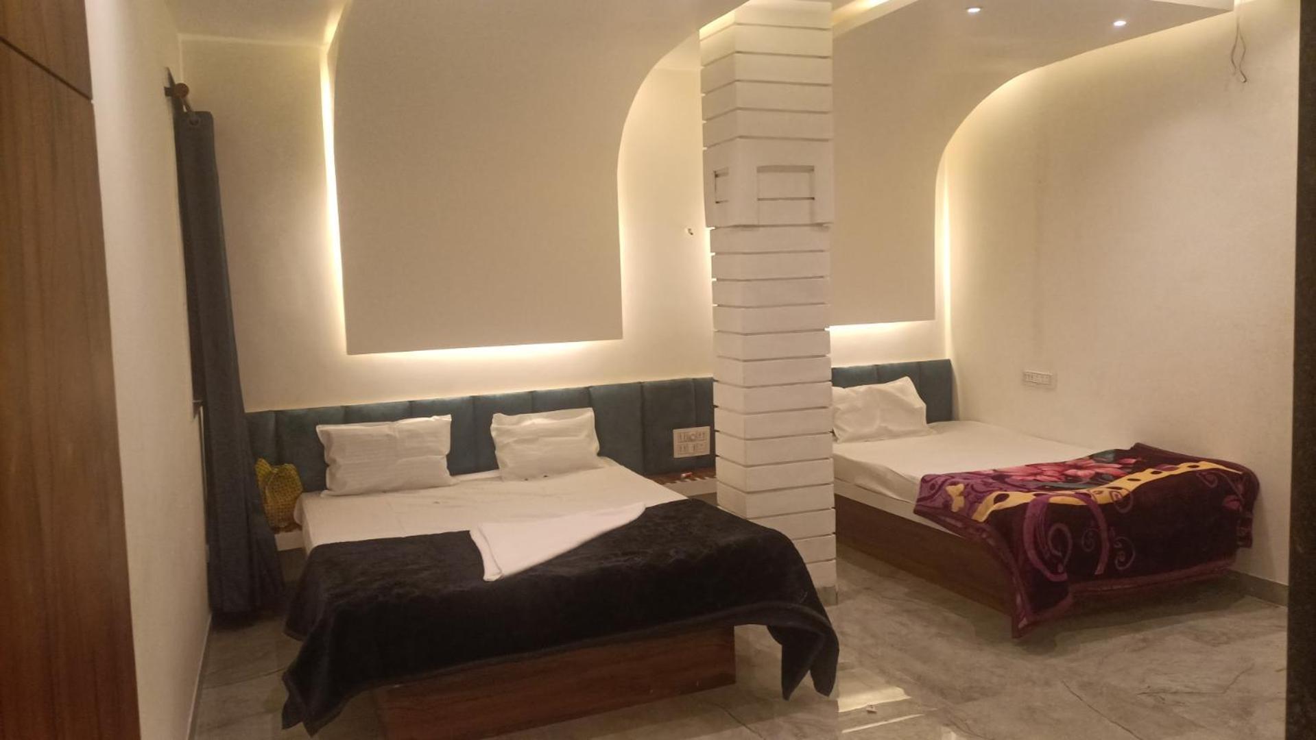 Maharaja Guest House Nashikkar Akalkot Buitenkant foto