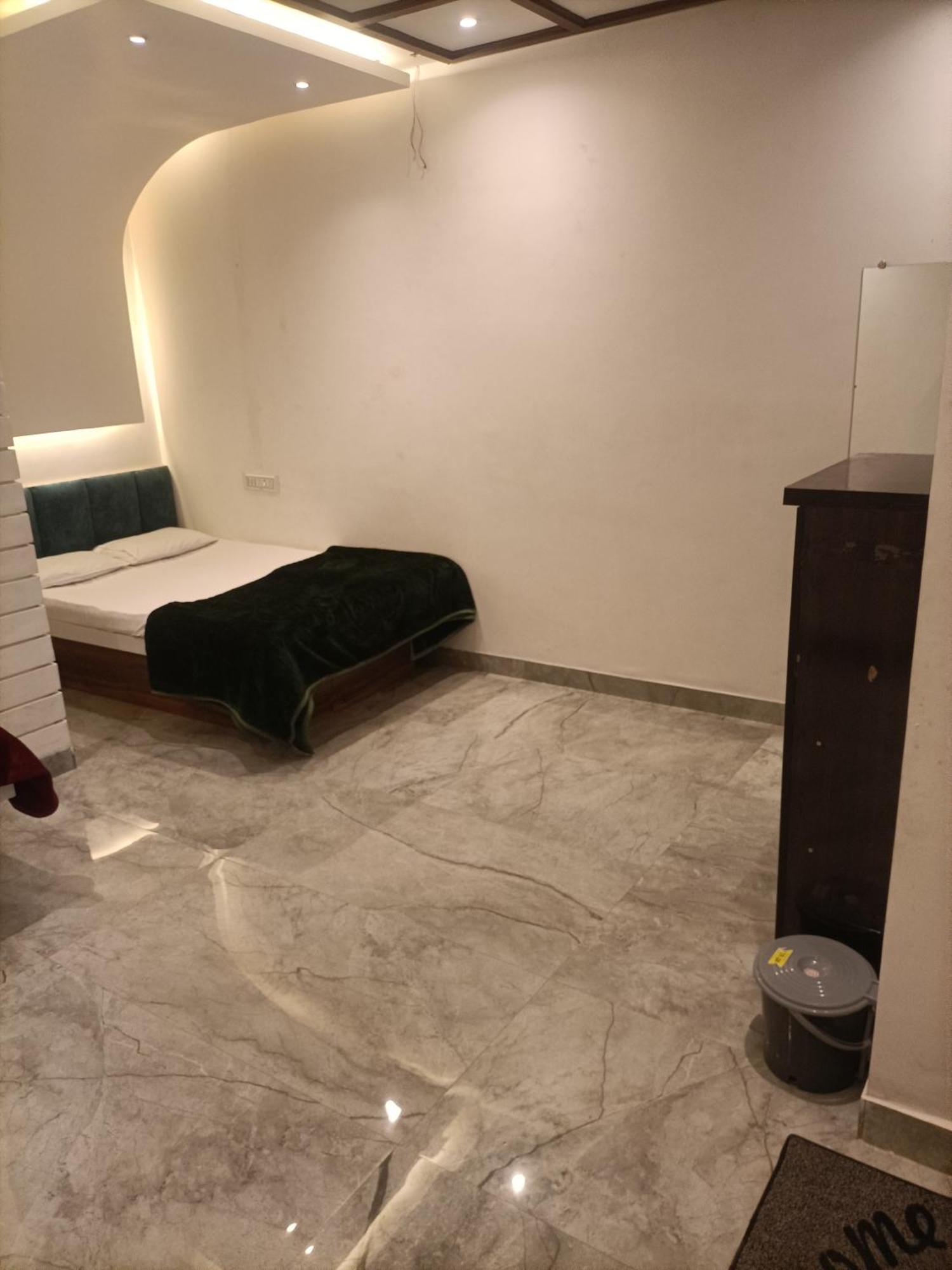Maharaja Guest House Nashikkar Akalkot Buitenkant foto